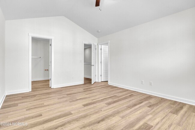 Building Photo - 7052 Crew Dr