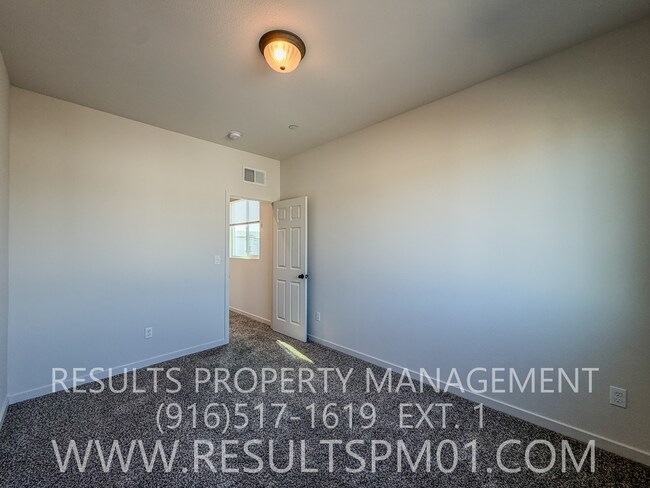 Building Photo - Stunning 4 Bedroom Home in Winding Meadow Village