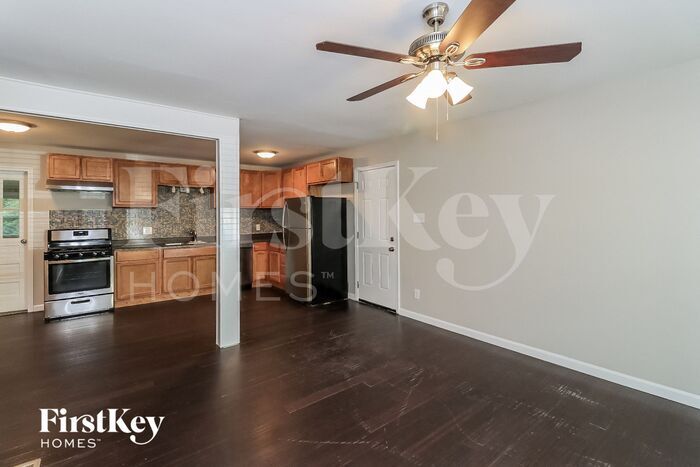 Building Photo - 2296 Lakewood Dr NW