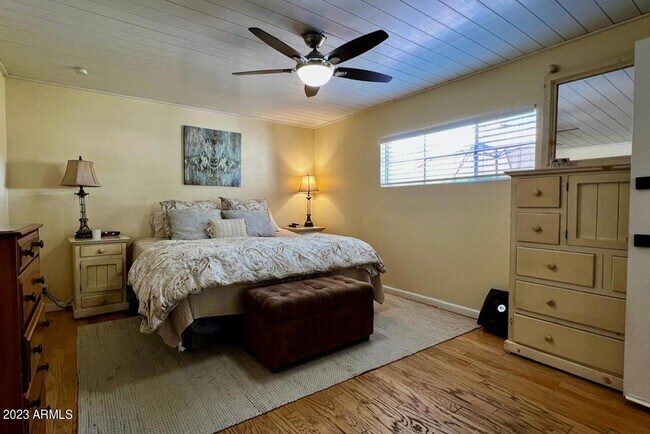 Building Photo - 4327 E Rancho Dr