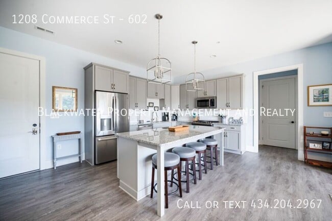 Building Photo - 1208 Commerce St