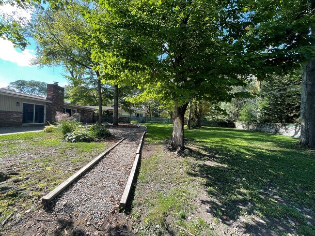 Building Photo - Shelby Township Custom Ranch, 3 or 4 Bedro...
