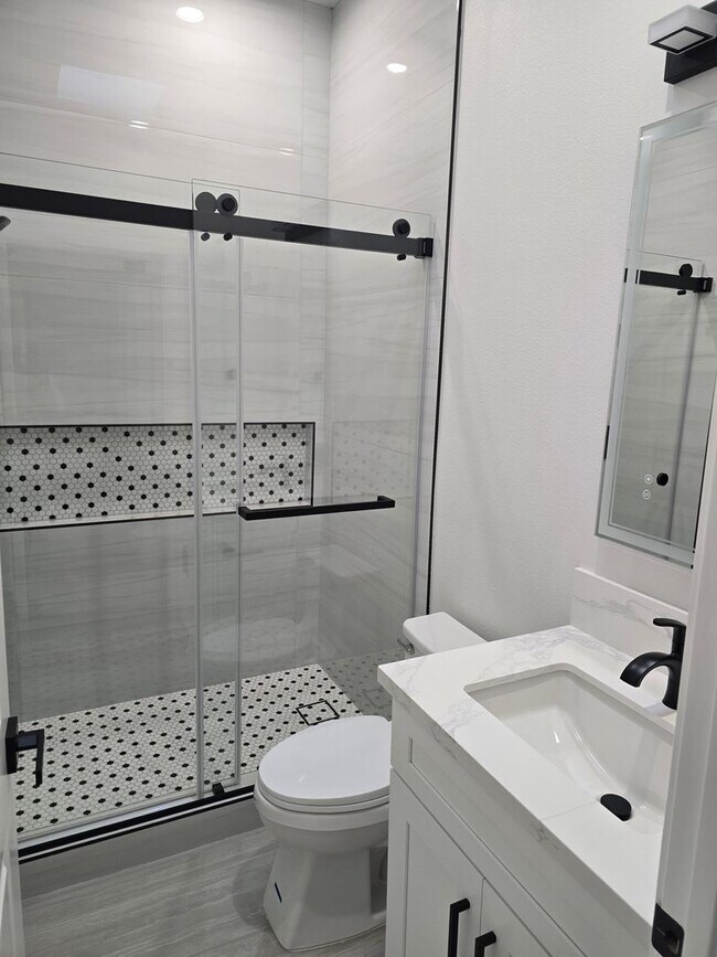 Building Photo - 12687 Aristocrat Ave