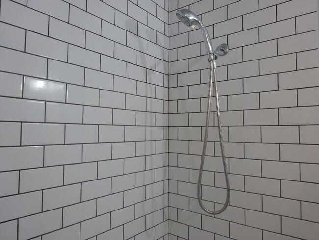 Building Photo - For Lease | 3 Bed, 1 Bath | 1,074 Sq Ft |O...