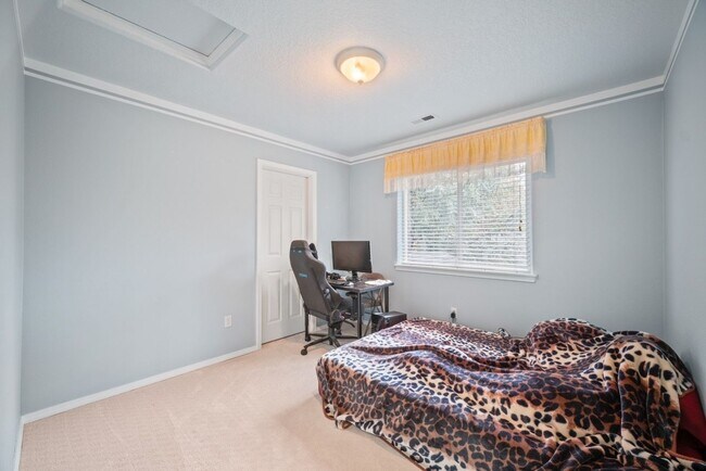 Building Photo - 16044 SE Flavel Dr