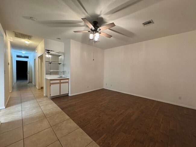 Building Photo - 2834