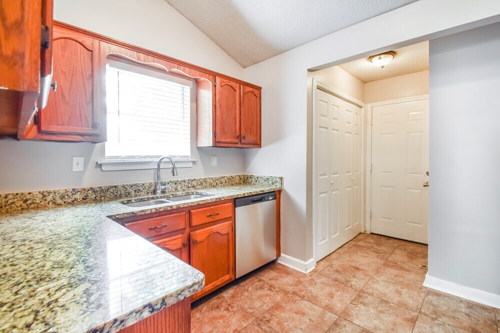Building Photo - 7711 Iris Cove