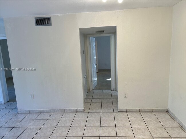 Building Photo - 6900 N Kendall Dr