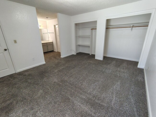 Building Photo - 932 Inez Dr