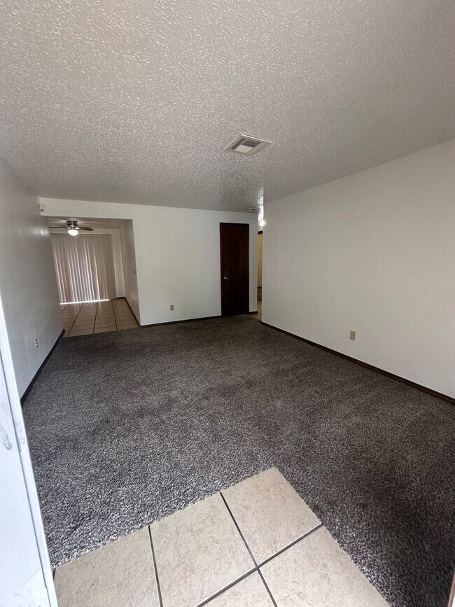 Building Photo - 4808 S Dimple Dr