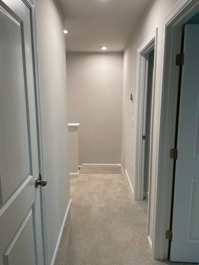 Building Photo - B1644