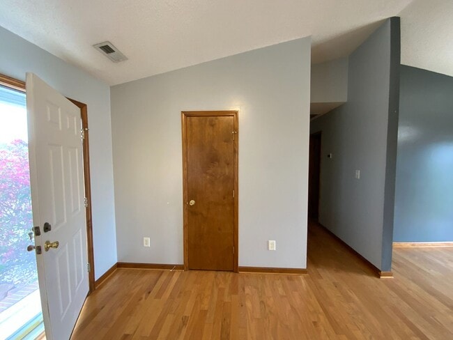 Building Photo - 3 Bd 2 Ba in Cherrywoods