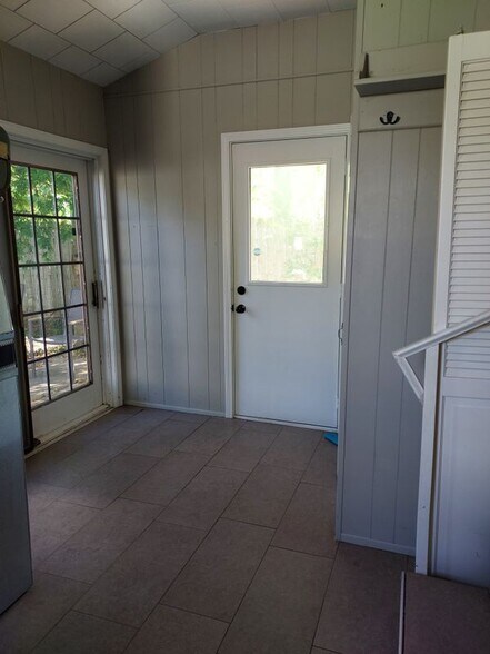 Building Photo - 3268 Prairie Ave