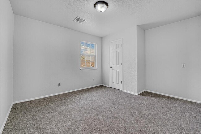 Building Photo - 2805 Shiloh Ln