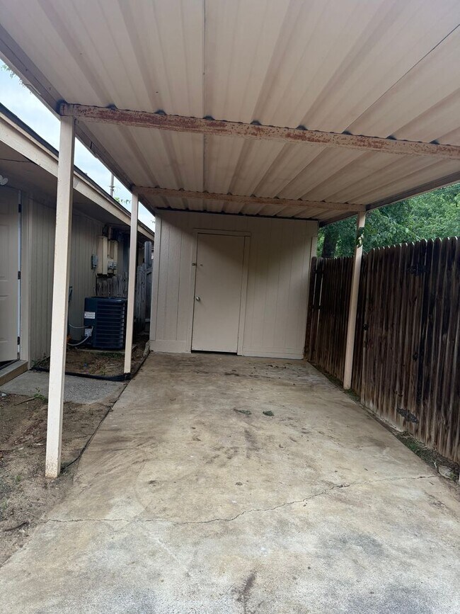 Building Photo - Sable Ln 7748/7750 *LEASE UP ONLY*