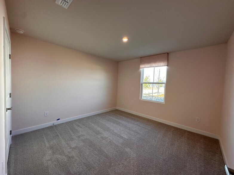 Building Photo - 203 Maggys Wy