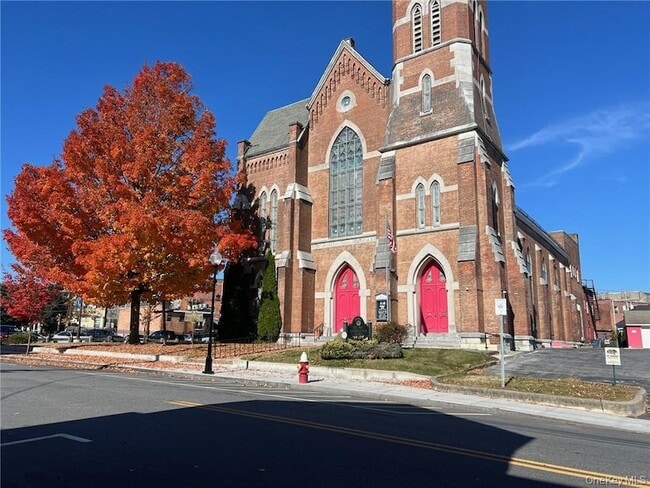Building Photo - 42 E Main St