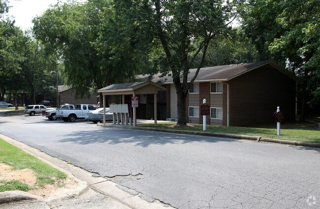 Building Photo - Plaza Apartments - NC