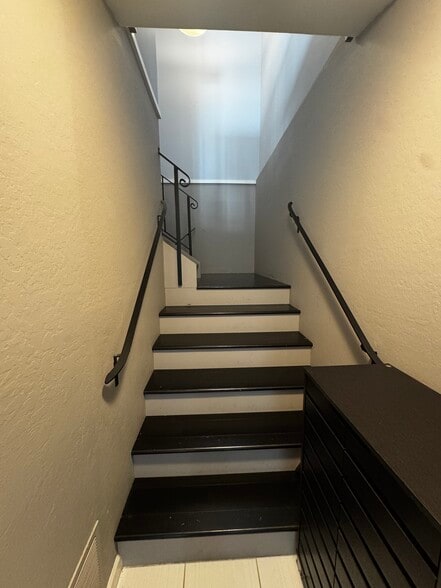 Front Entrance - 577 Price St