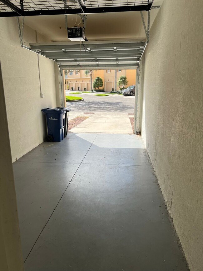 Building Photo - 3 Bed/ 2 Bath Condo w/1 Car Garage $1,900 a month