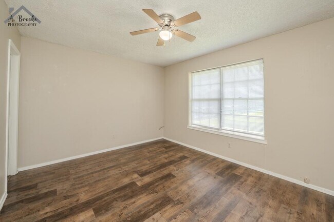 Building Photo - 1118 Crescent Ln