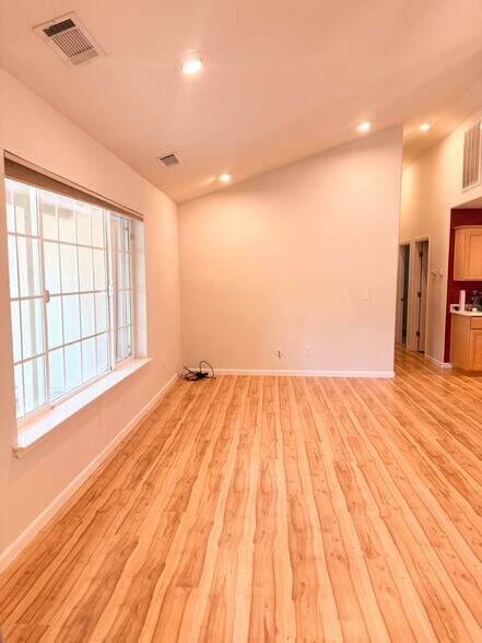 Building Photo - 1822 Heller Ln