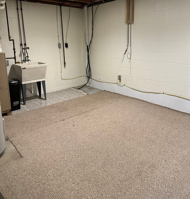 Building Photo - 159 Londonderry Dr