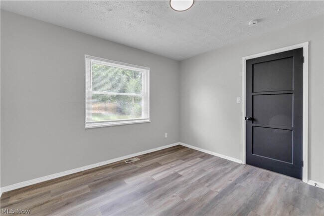 Building Photo - 4026 W 144th St