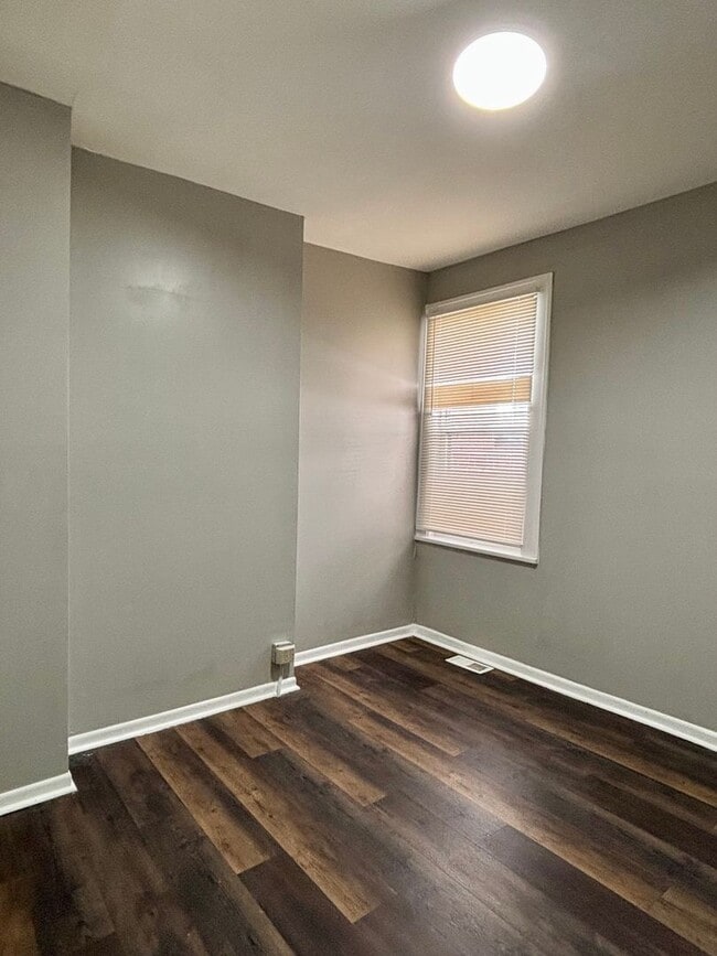 Building Photo - Cozy 3 Bedroom Home