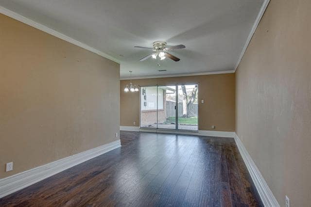 Building Photo - 3719 Crestpark Dr