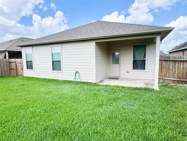 Building Photo - 1331 S Maple Dr