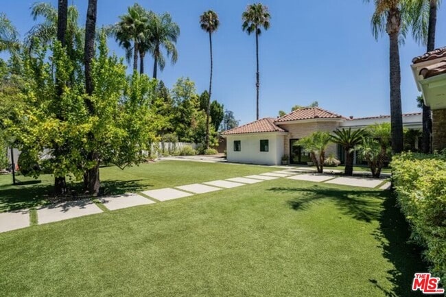 Building Photo - 17520 Embassy Dr
