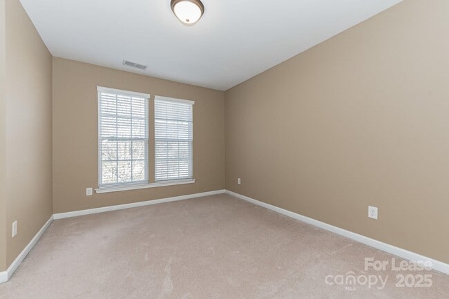 Building Photo - 165 N Arcadian Way