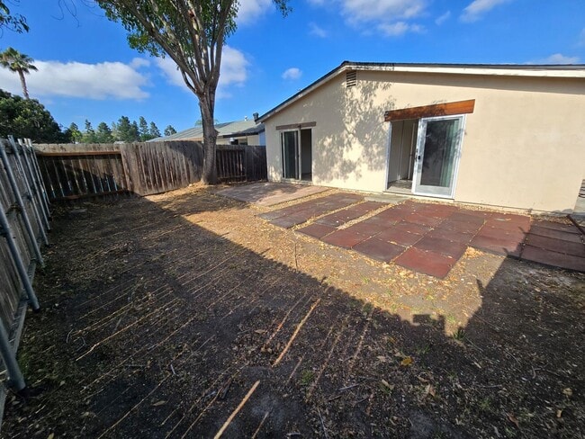 Building Photo - Spacious 4 Bedroom Home with 2-Car Garage & Large Living Areas