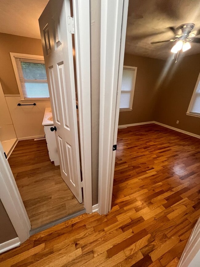 Building Photo - 3 bedroom 2 bathroom located near MSU