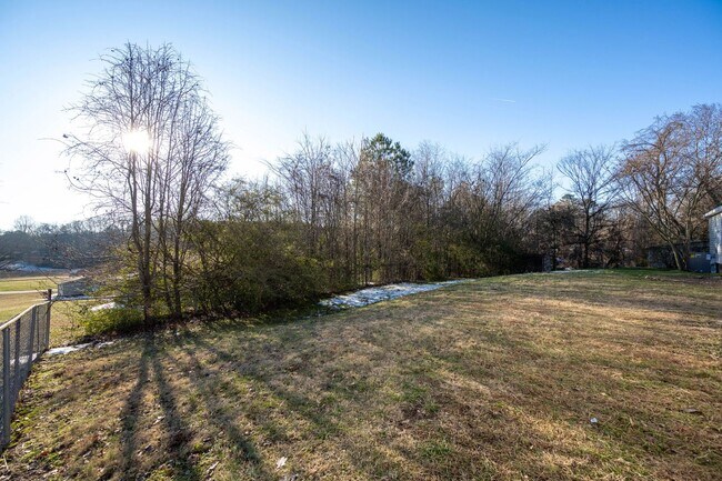 Building Photo - 640 Mission Ridge Rd