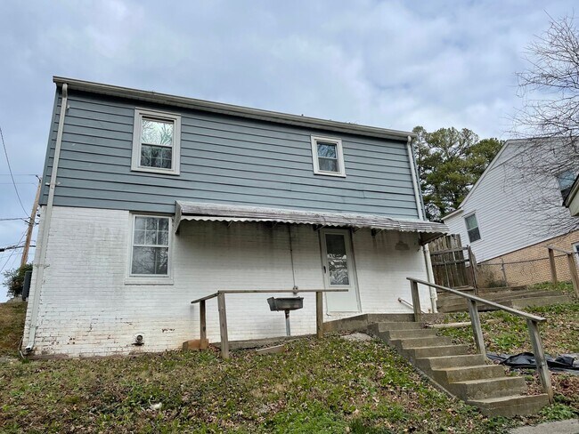 Building Photo - 1027 Holland Ave