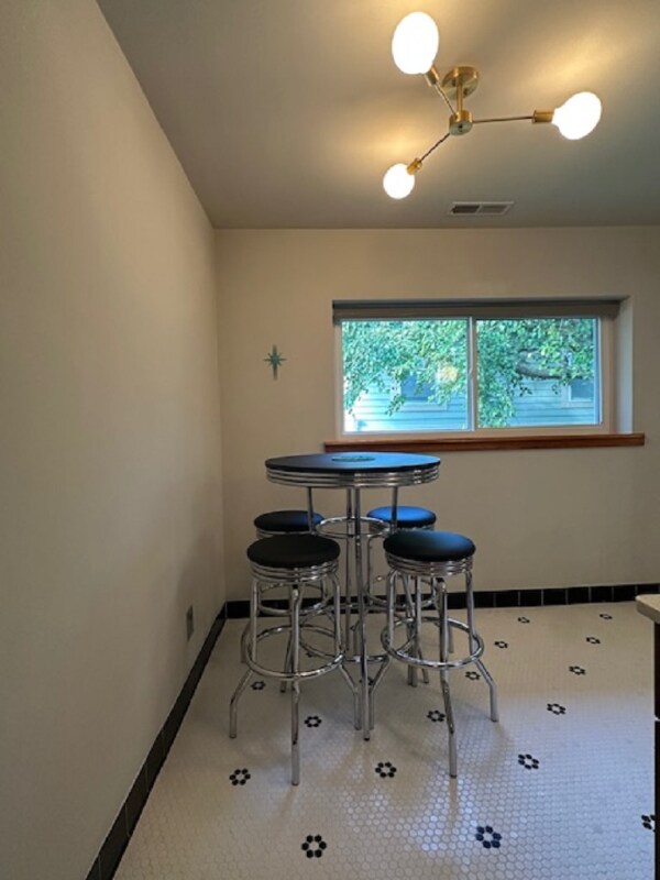 Building Photo - 415 N Dunn St