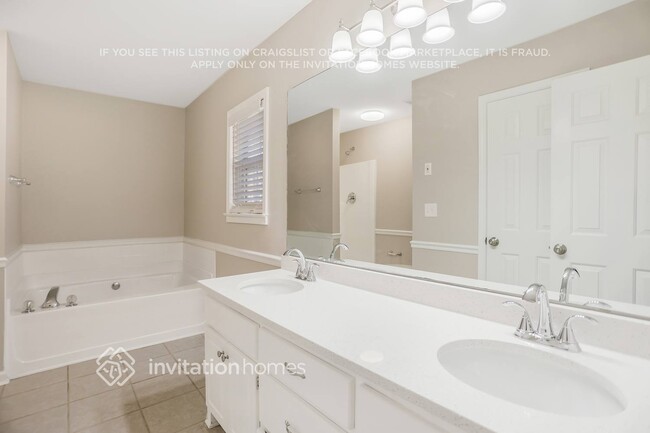 Building Photo - 729 Country Lake Ct