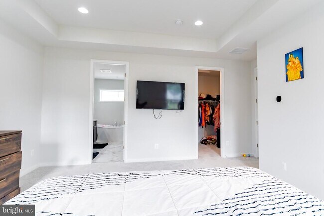 Building Photo - 41914 Spring Air Dr