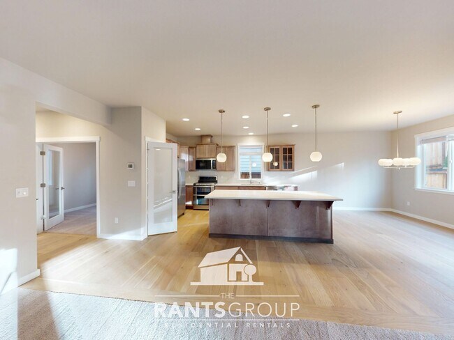 Building Photo - Beautiful New Home in Bradbury Subdivision! Easy I5 Access!