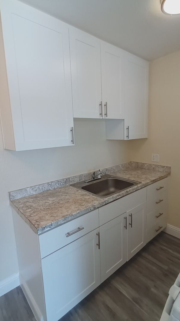 Building Photo - Welcome to SkyView Villa & Somerset Apartments!