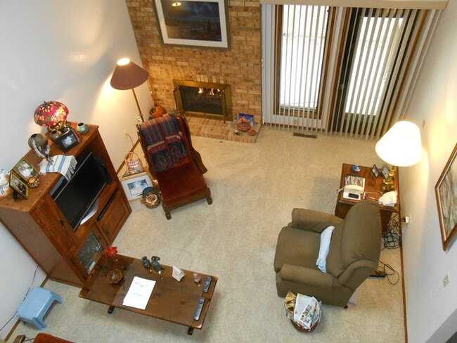 Building Photo - Charming 2 Bed/2 Bath Condo Near the Sculpture Park