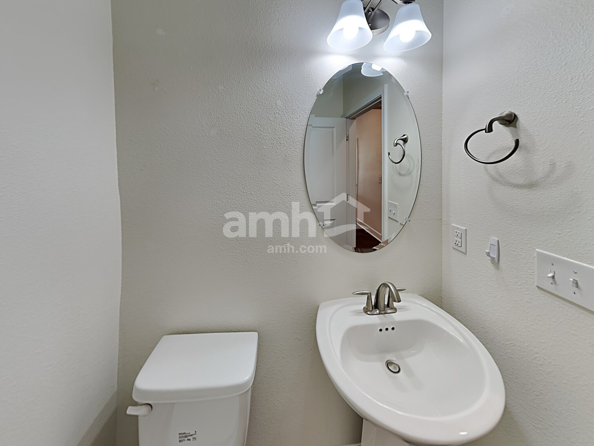 Building Photo - 527 Pine Terrace Dr