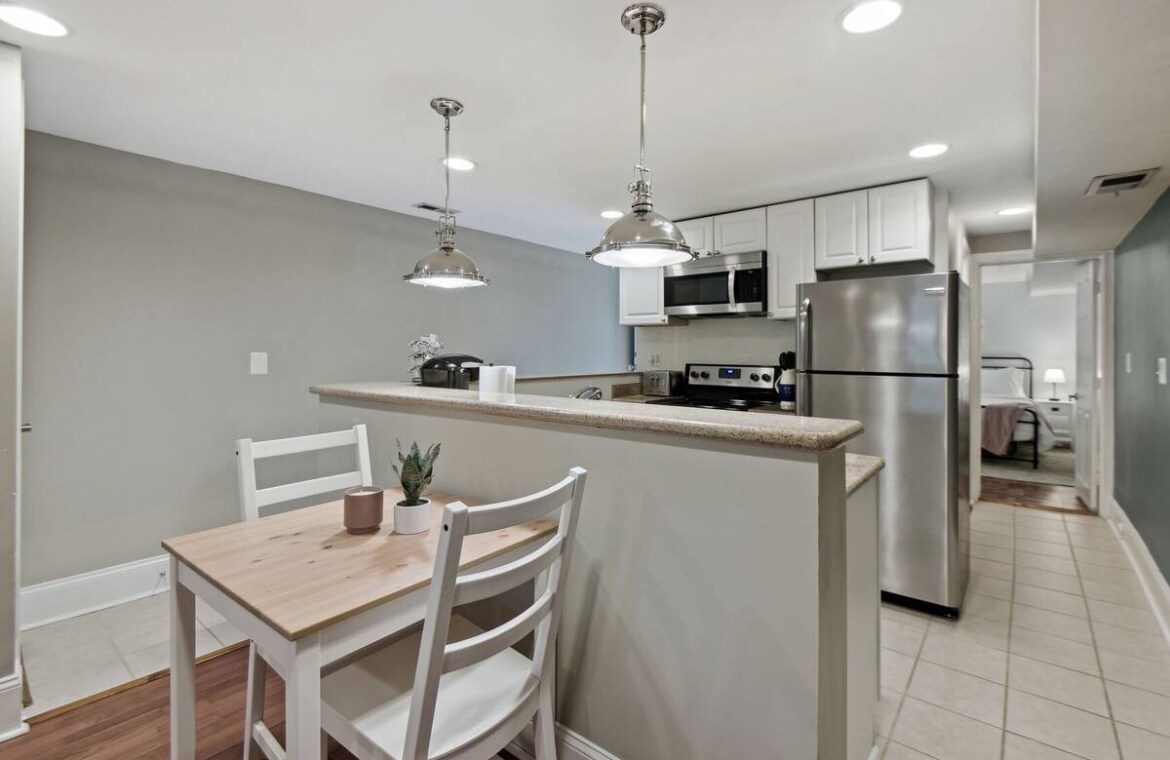 Building Photo - 441 12th St NE