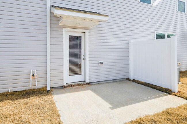 Building Photo - 130 Maple Spring Trl