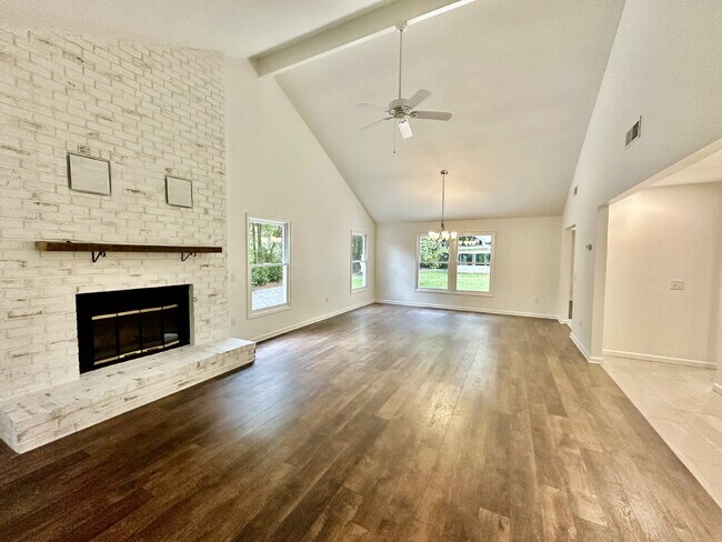Building Photo - Completely Remodeled Ranch Style Home in the Heart of Downtown Bluffton and no HOA!