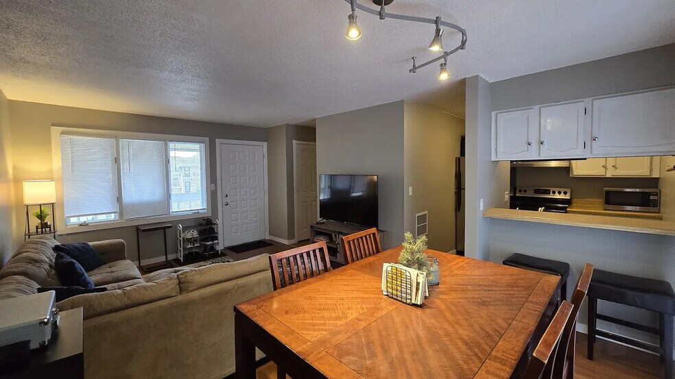 Building Photo - 31 Coventry Ln