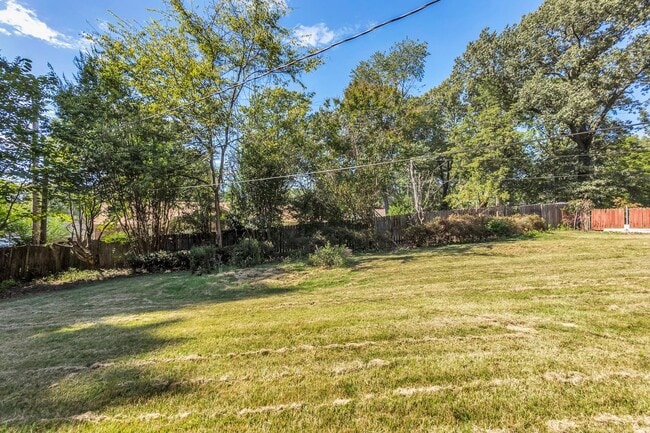 Building Photo - Newly Renovated 4-Bedroom Home in Germanto...