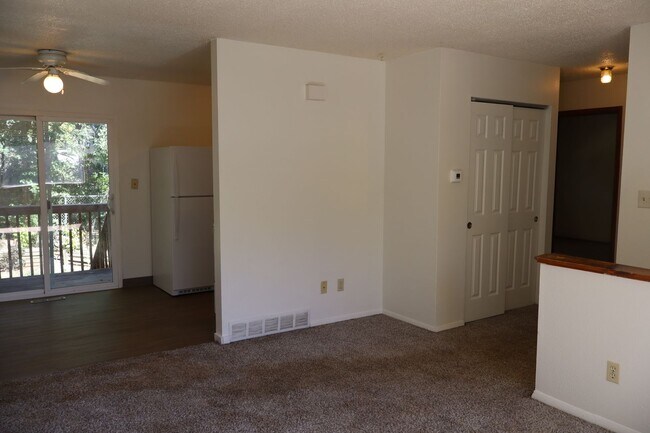Building Photo - Beautiful Split-Level 6BR Home with Attach...